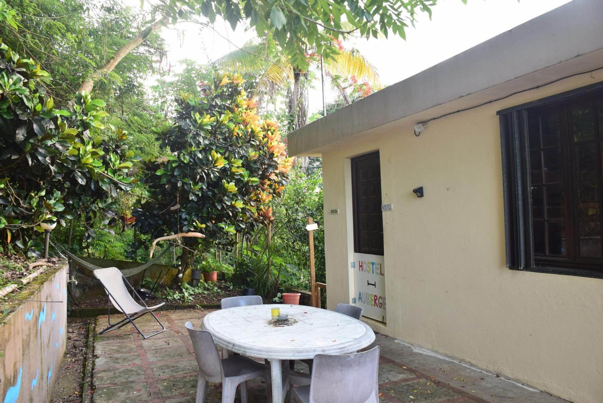Top Hill Hostel- Martinique- Auberge Dortoir La Trinité Exterior foto